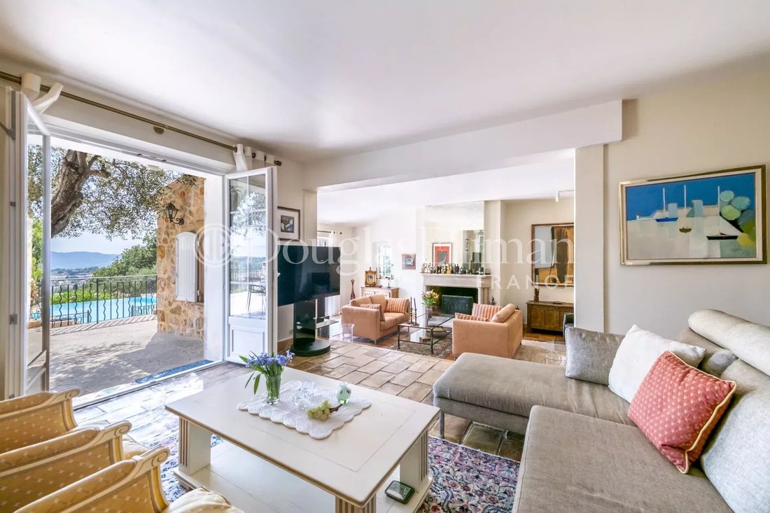 Villa in Châteauneuf-Grasse, Provence-Alpes-Côte d'Azur, France 3 - 14660149