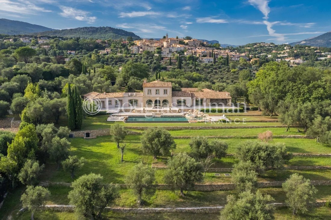 Villa in Châteauneuf-Grasse, Provence-Alpes-Côte d'Azur, France 1 - 14021002