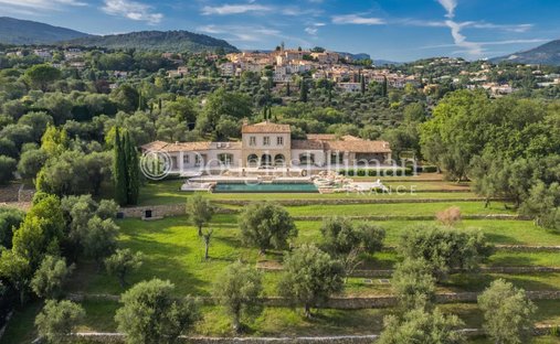 Villa in Châteauneuf-Grasse, Provence-Alpes-Côte d'Azur, France 1
