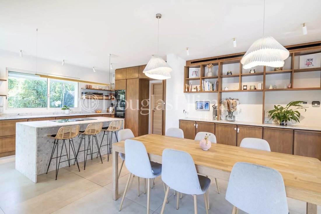 Villa in Valbonne, Provence-Alpes-Côte d'Azur, France 4 - 15564074