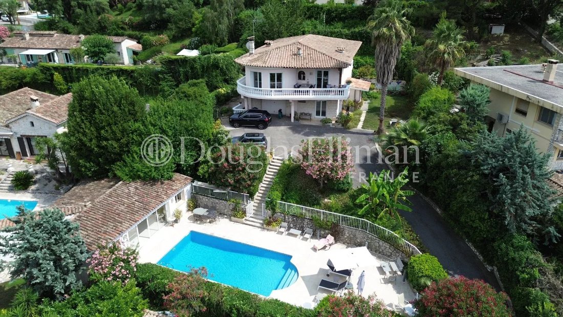 Villa in Saint-Paul-de-Vence, Provence-Alpes-Côte d'Azur, France 1 - 15635055
