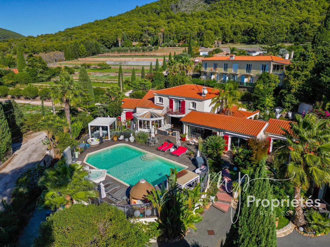 House in Carqueiranne, Provence-Alpes-Côte d'Azur, France 1 - 16456773