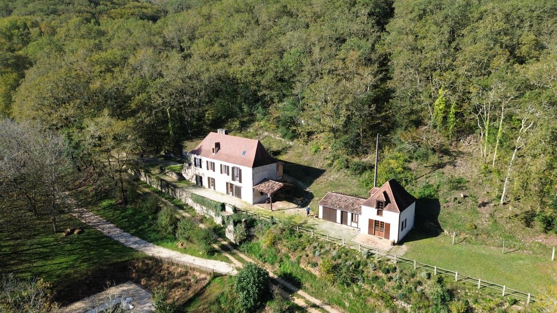 Estate in Sarlat-la-Canéda, Nouvelle-Aquitaine, France 1 - 16498432