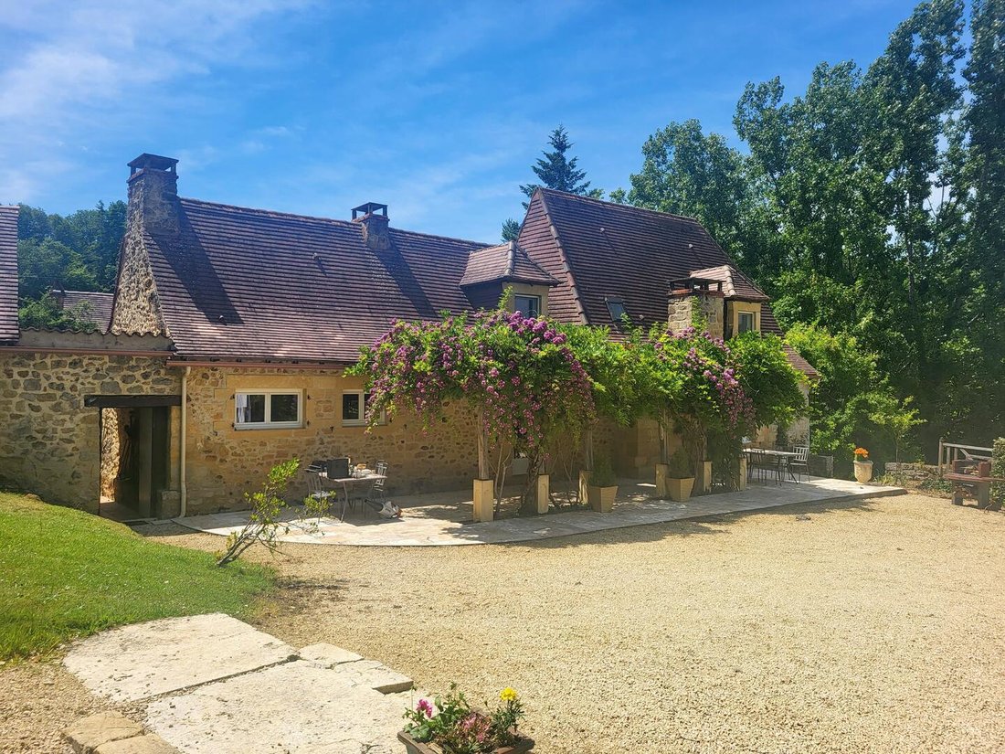Estate in Les Eyzies-de-Tayac-Sireuil, Les Eyzies, France 2 - 16498672