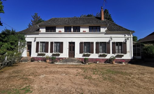 Castle for Sale in Cérilly, Auvergne-Rhône-Alpes, France