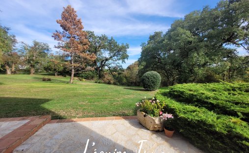 19 Th C Castle Outbuildings, Stabbles, Pool