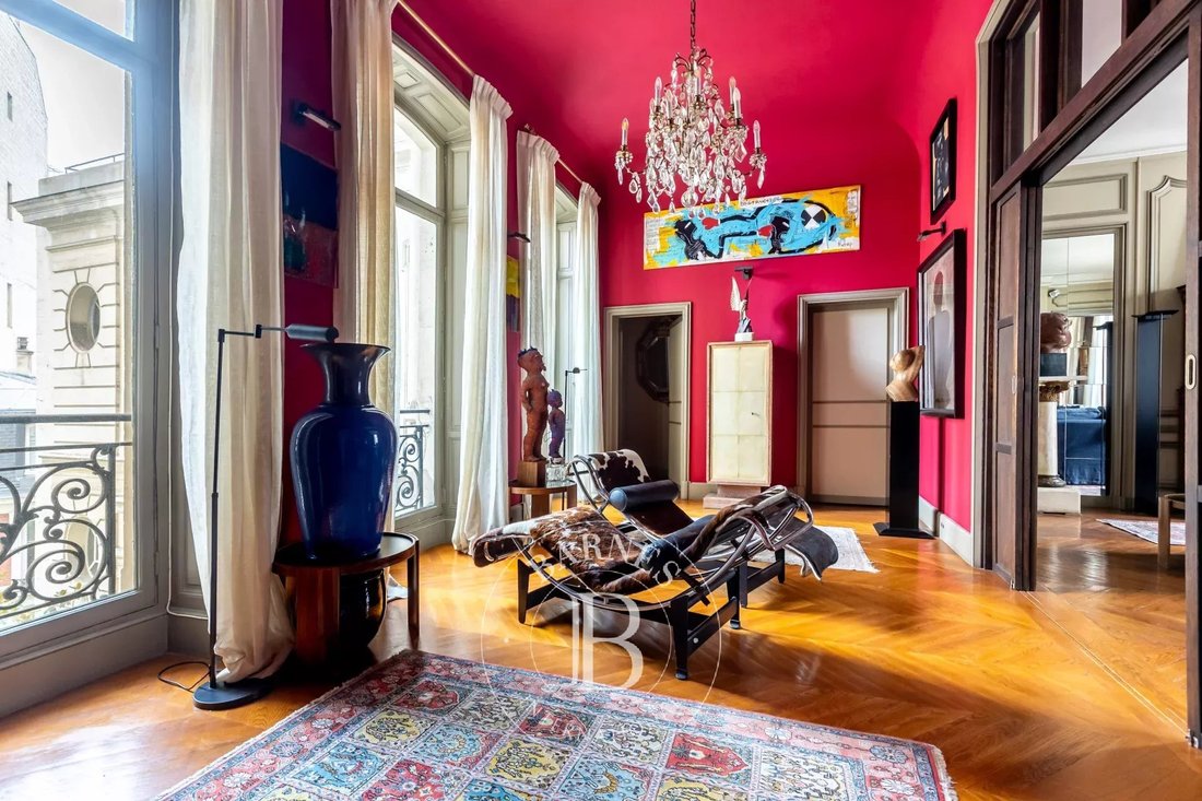 Apartment in Triangle d'Or, Paris 8e Arrondissement, Paris 4 - 16496640