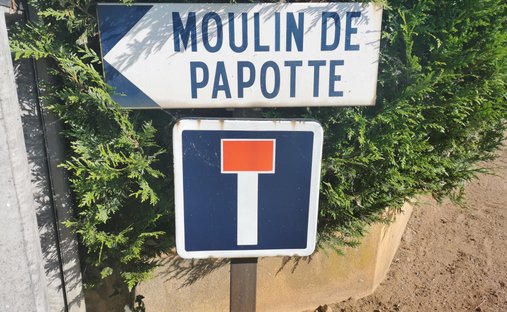 Castle for Sale in Cérilly, Auvergne-Rhône-Alpes, France