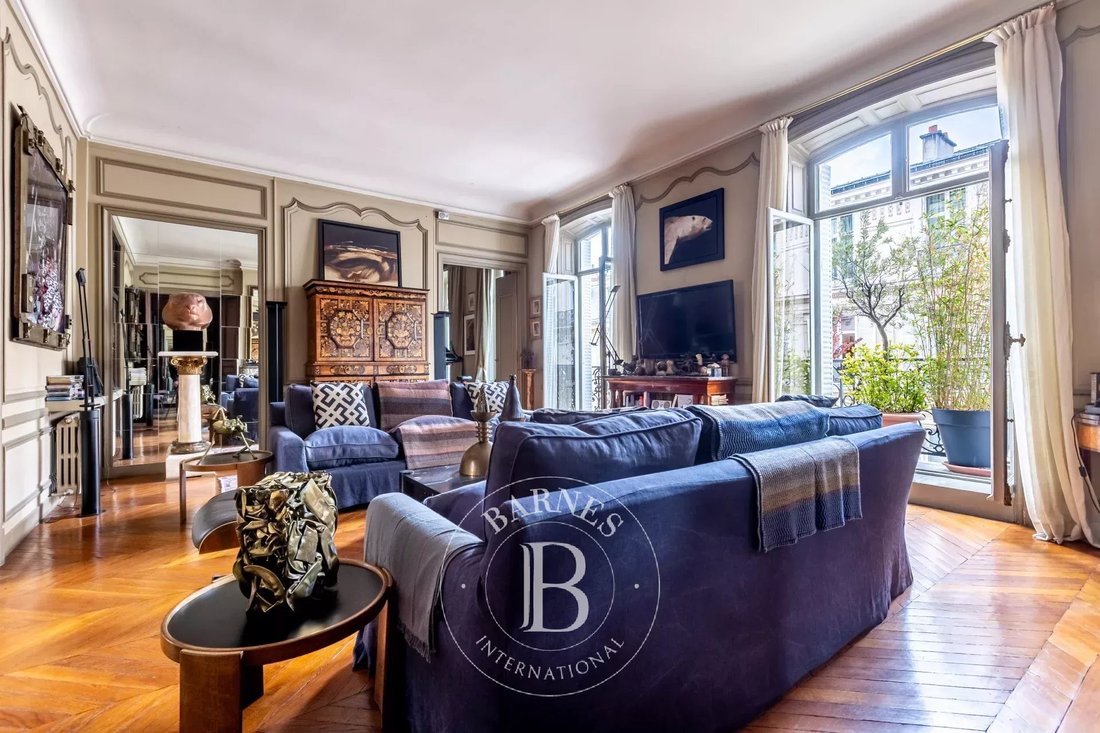 Apartment in Triangle d'Or, Paris 8e Arrondissement, Paris 1 - 16496640