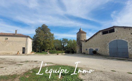 19 Th C Castle Outbuildings, Stabbles, Pool