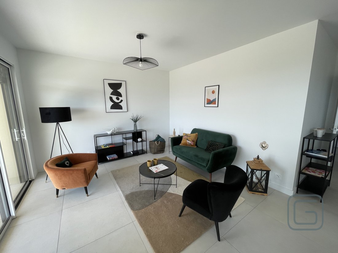 Apartment in Centre et Sud Est, Saint-Didier-au-Mont-d'Or, France 1 - 16497948