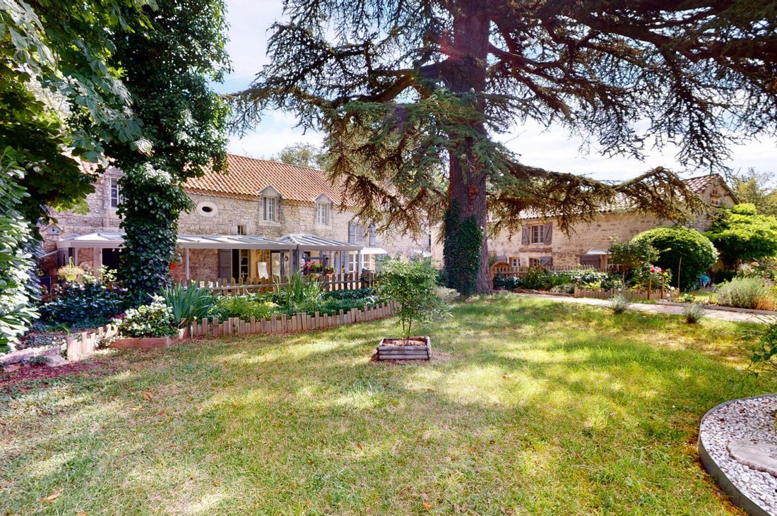 Estate in Montignac-Lascaux, Nouvelle-Aquitaine, France 1 - 16500295