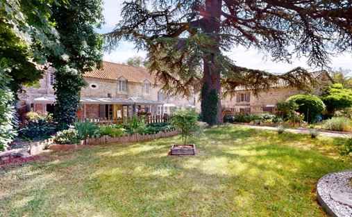 Estate in Montignac-Lascaux, Nouvelle-Aquitaine, France 1