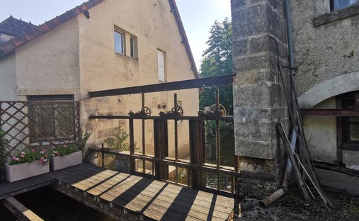 Castle for Sale in Cérilly, Auvergne-Rhône-Alpes, France