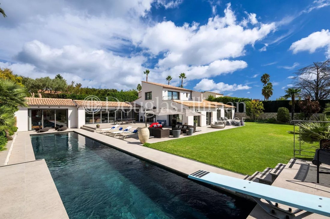 Villa in Route de Grasse, Villeneuve-Loubet, France 1 - 16183414