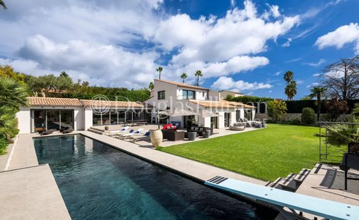 Villa in Route de Grasse, Villeneuve-Loubet, France 1