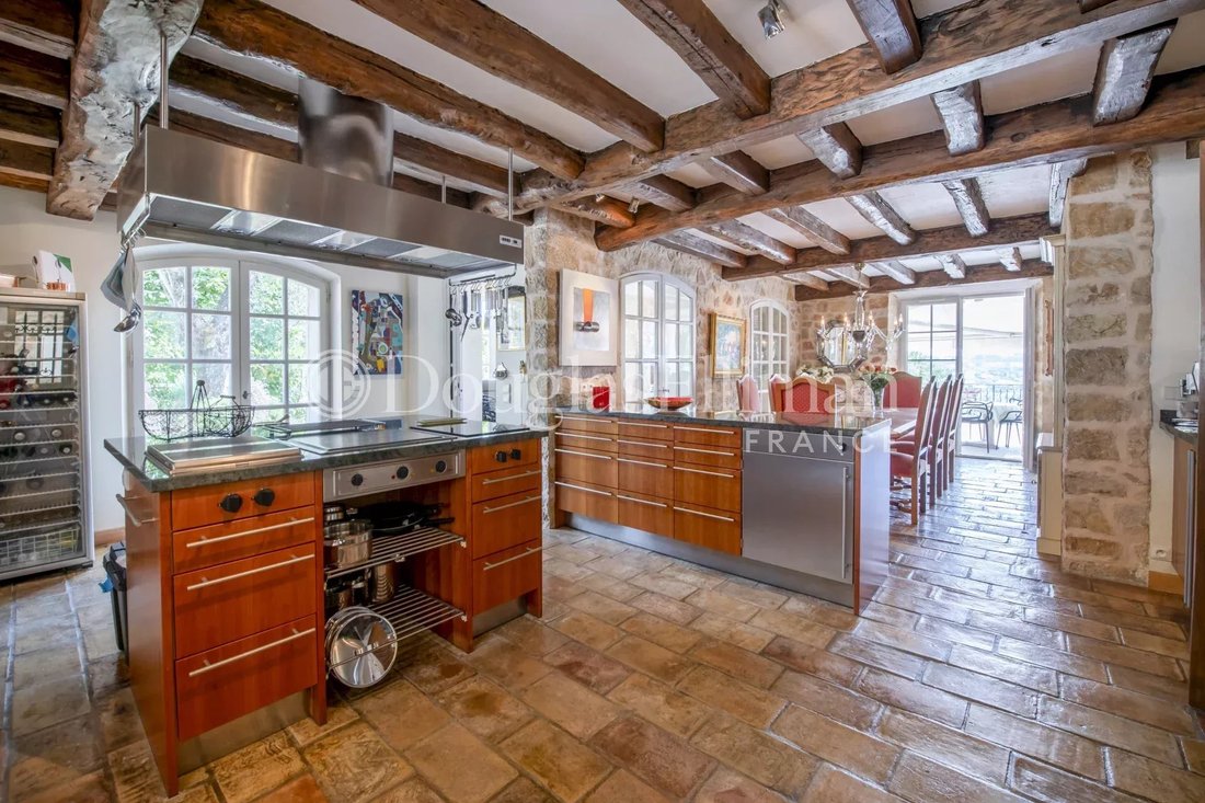 Villa in Châteauneuf-Grasse, Provence-Alpes-Côte d'Azur, France 4 - 14660149
