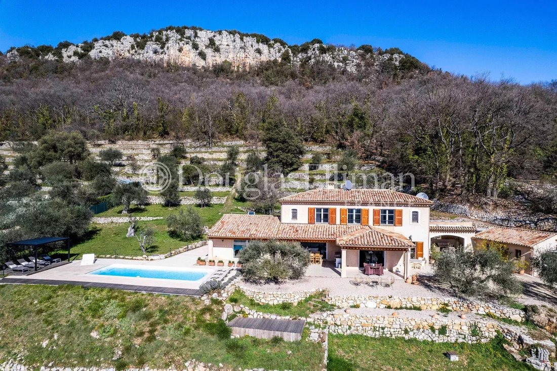 Villa in Grasse, Provence-Alpes-Côte d'Azur, France 2 - 13931964