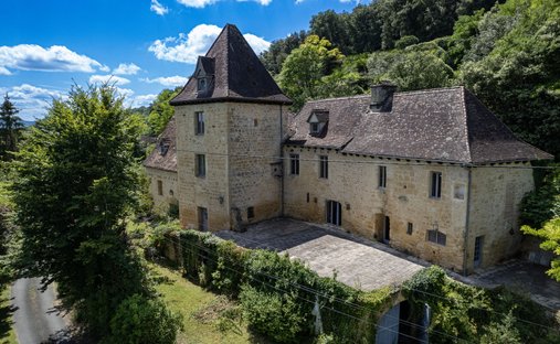 Castle in Sarlat-la-Canéda, Nouvelle-Aquitaine, France 1