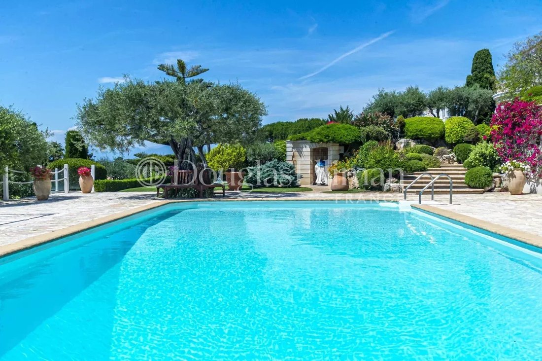 Villa in Antibes, Provence-Alpes-Côte d'Azur, France 3 - 15228750