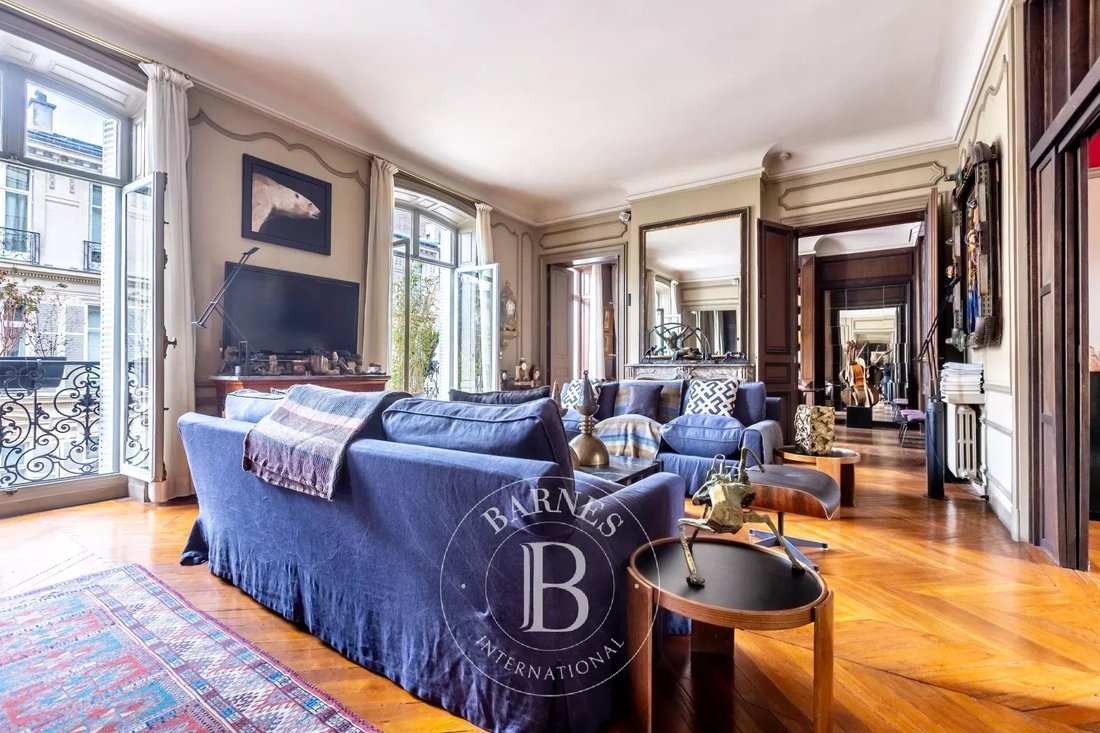 Apartment in Triangle d'Or, Paris 8e Arrondissement, Paris 3 - 16496640
