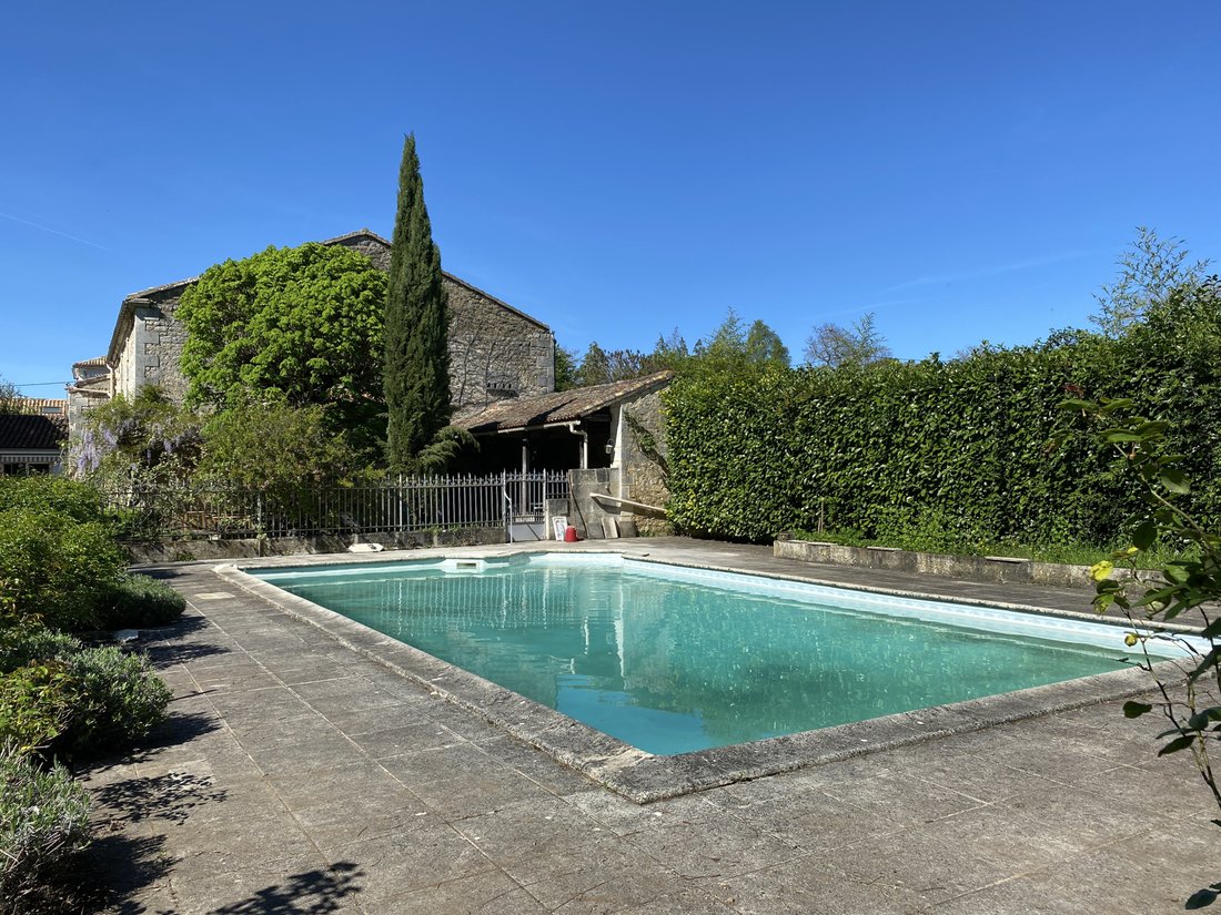 House in Champ de Mars-Bussatte-Victor Hugo, Angoulême, France 4 - 16498092