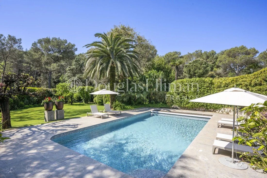 House in Mougins, Provence-Alpes-Côte d'Azur, France 3 - 15622259
