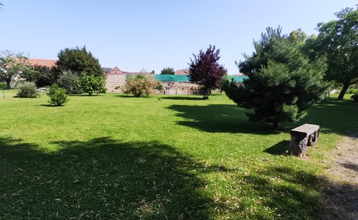 Castle for Sale in Gannat, Auvergne-Rhône-Alpes, France