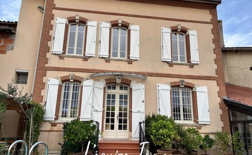 14th C. Chateau With A House