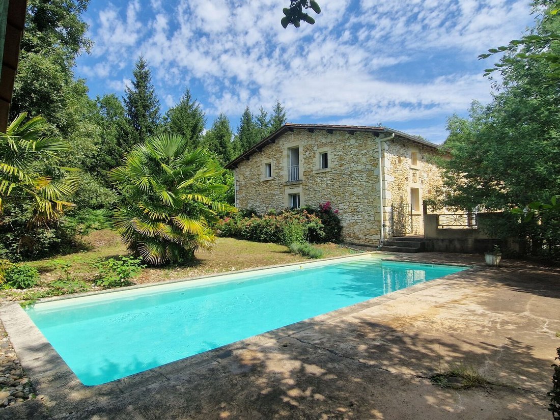Estate in Le Bugue, Nouvelle-Aquitaine, France 1 - 16497867