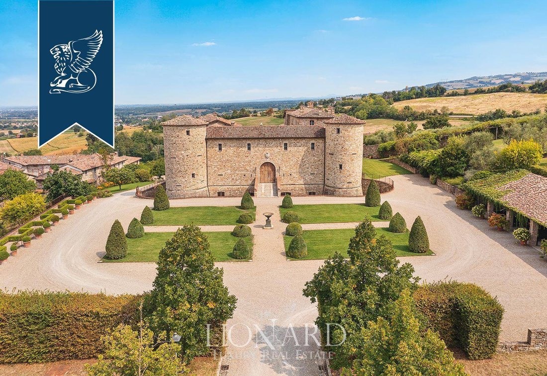 Château à Agazzano, Émilie-Romagne, Italie 1 - 16105552