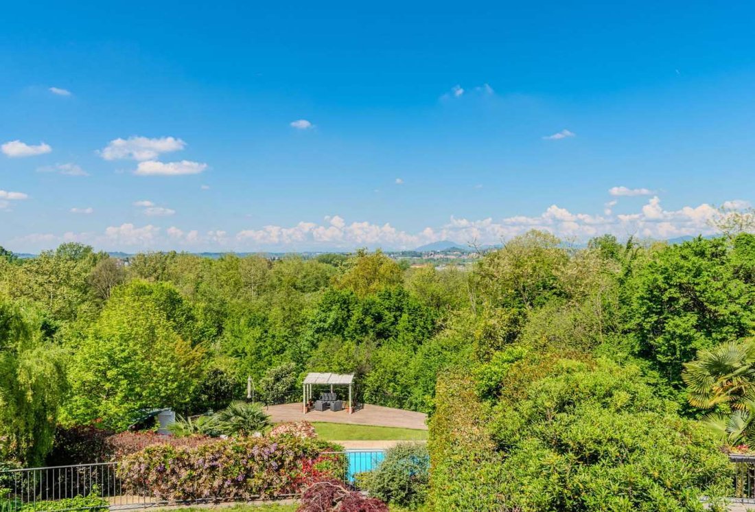 Villa in Casnate con Bernate, Lombardy, Italy 3 - 16501842