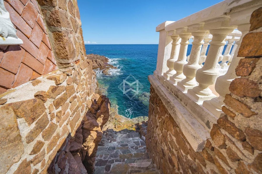 Villa in Le Dramont-Agay-Anthéor-Le Trayas, Saint-Raphaël, France 2 - 16496837