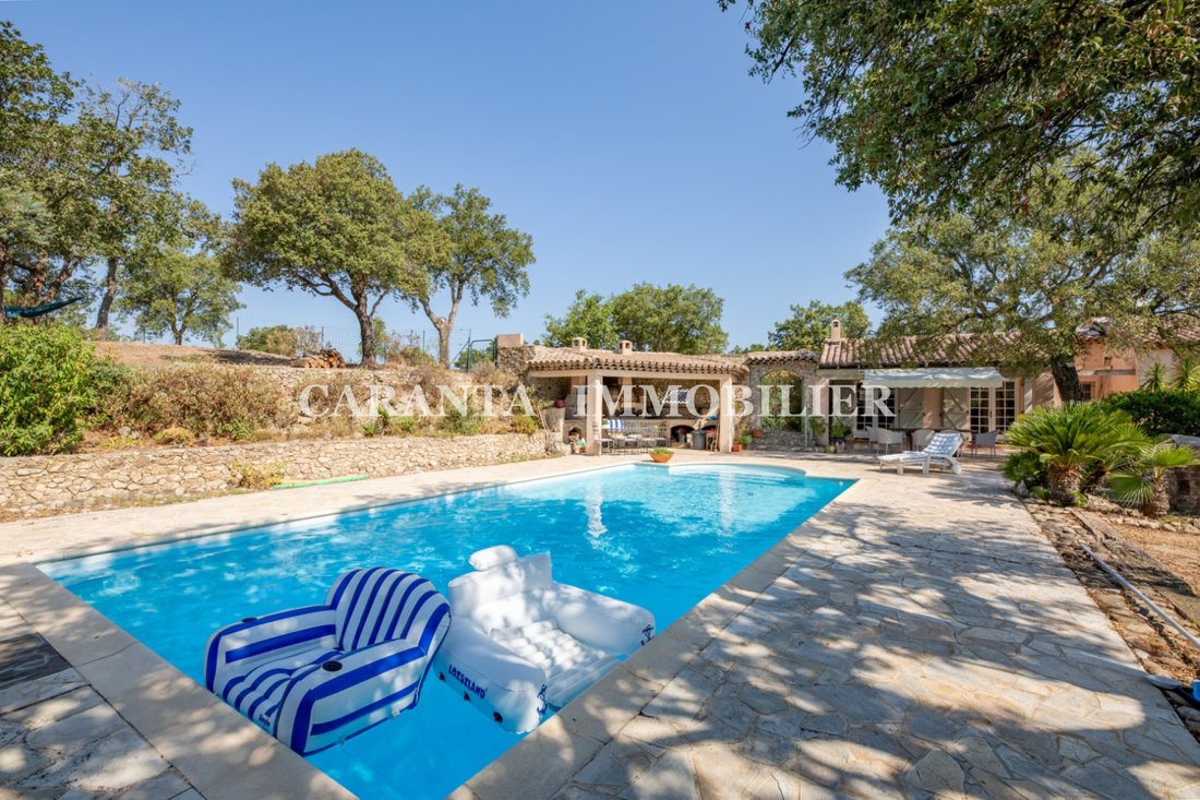 Villa in Le Plan-de-la-Tour, Provence-Alpes-Côte d'Azur, France 1 - 16334915