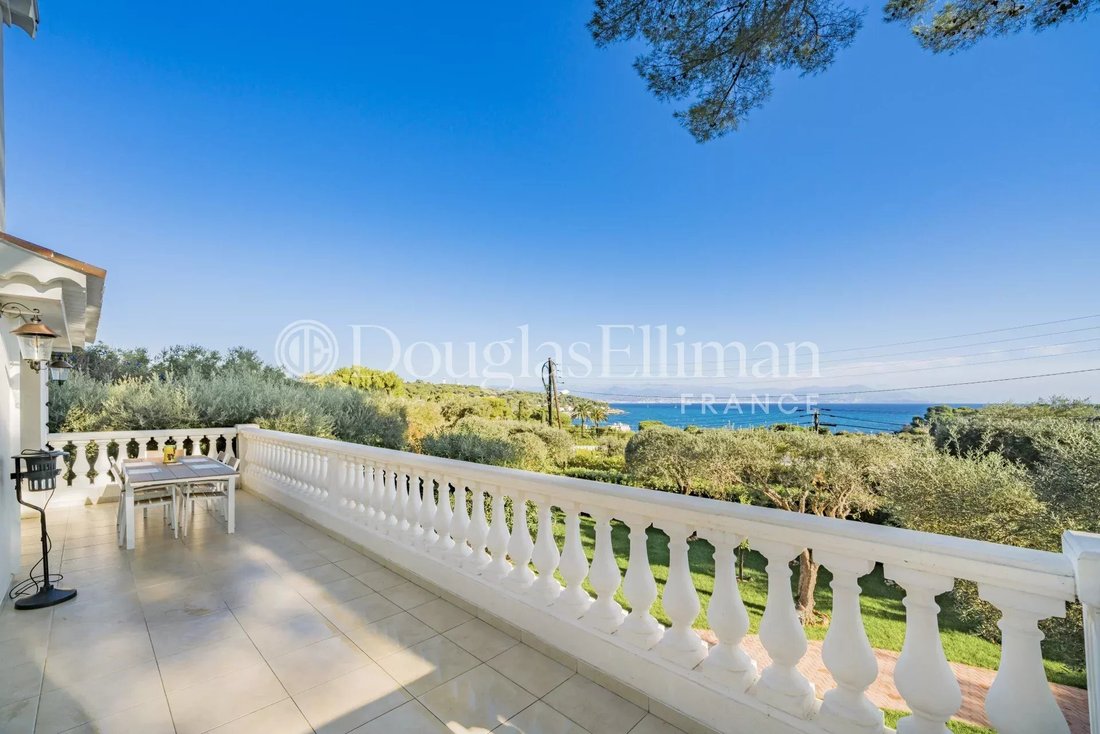 Villa in Antibes, Provence-Alpes-Côte d'Azur, France 3 - 15172260
