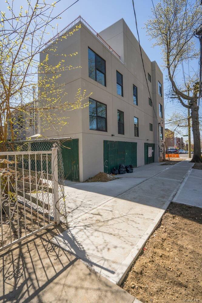 House in New York, New York, United States 5 - 16498814