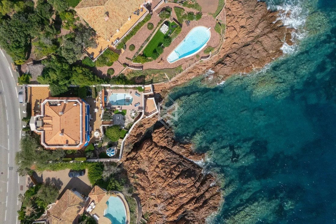 Villa in Le Dramont-Agay-Anthéor-Le Trayas, Saint-Raphaël, France 1 - 16496837
