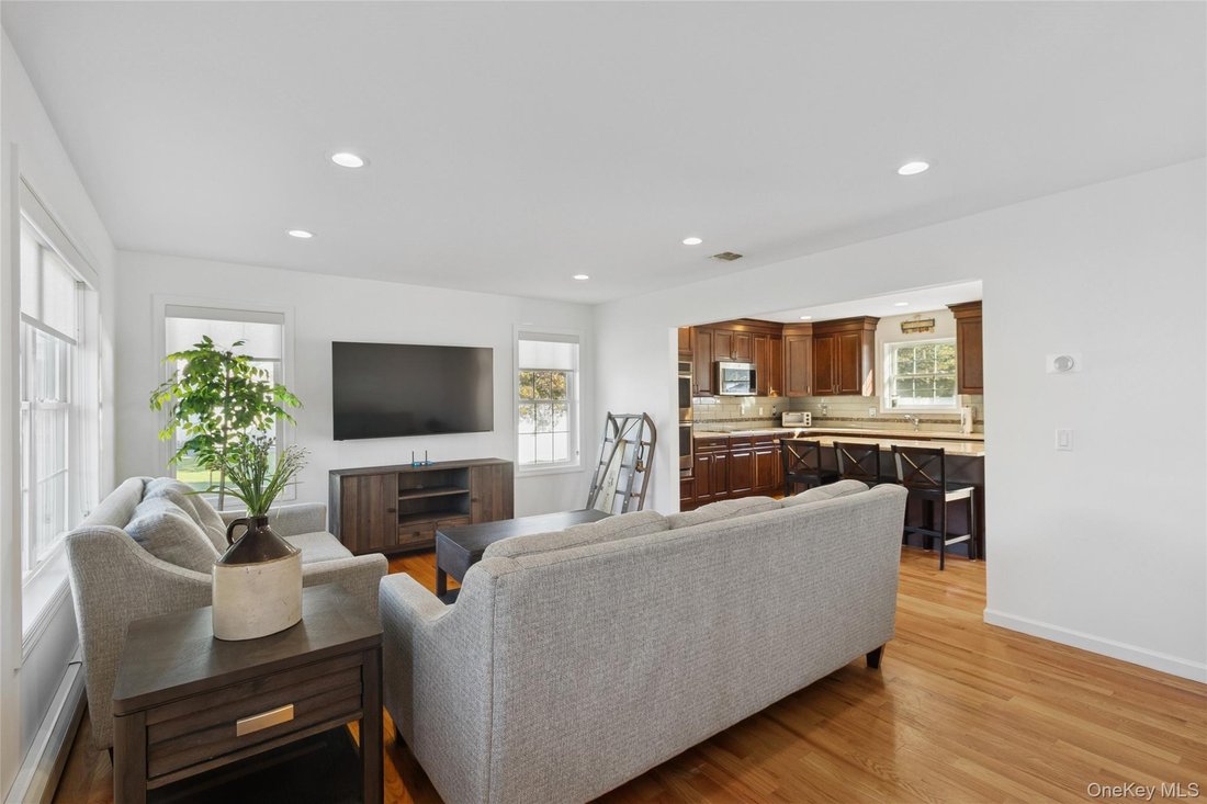 House in Calverton, New York, United States 4 - 16502558