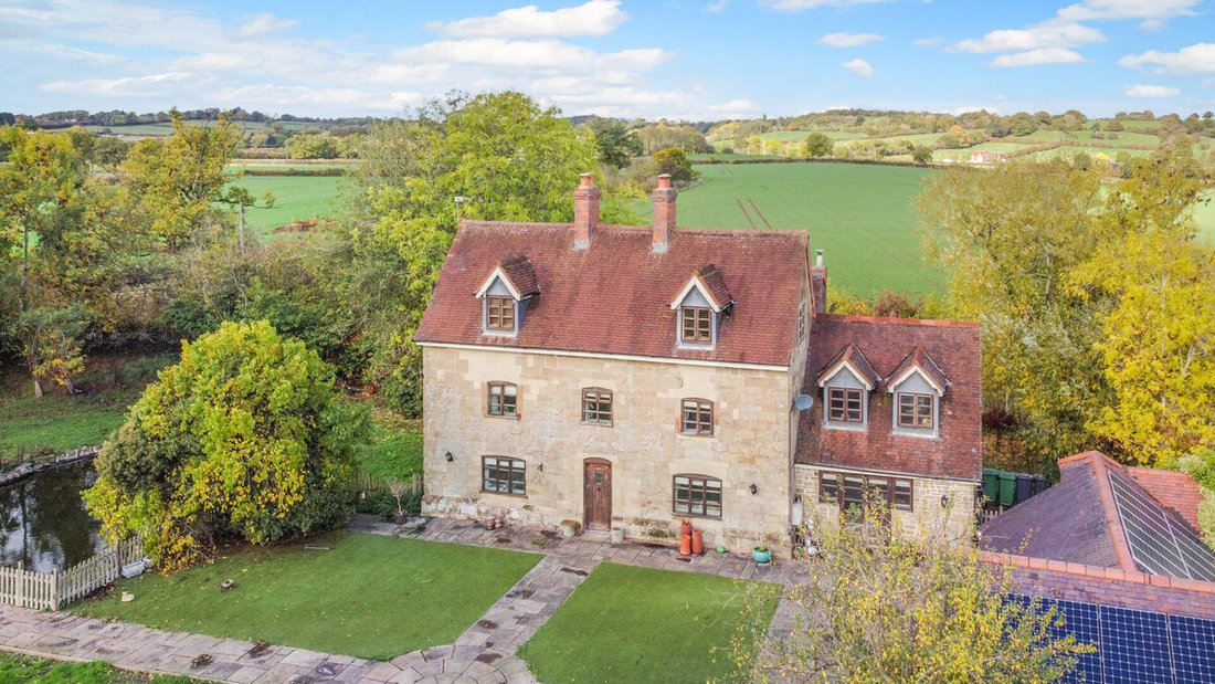 House in Bromsgrove, England 1 - 16501992
