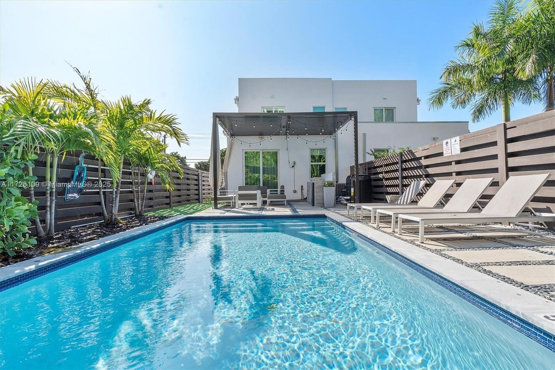 Townhouse in Miami, Florida, United States 5 - 16499917