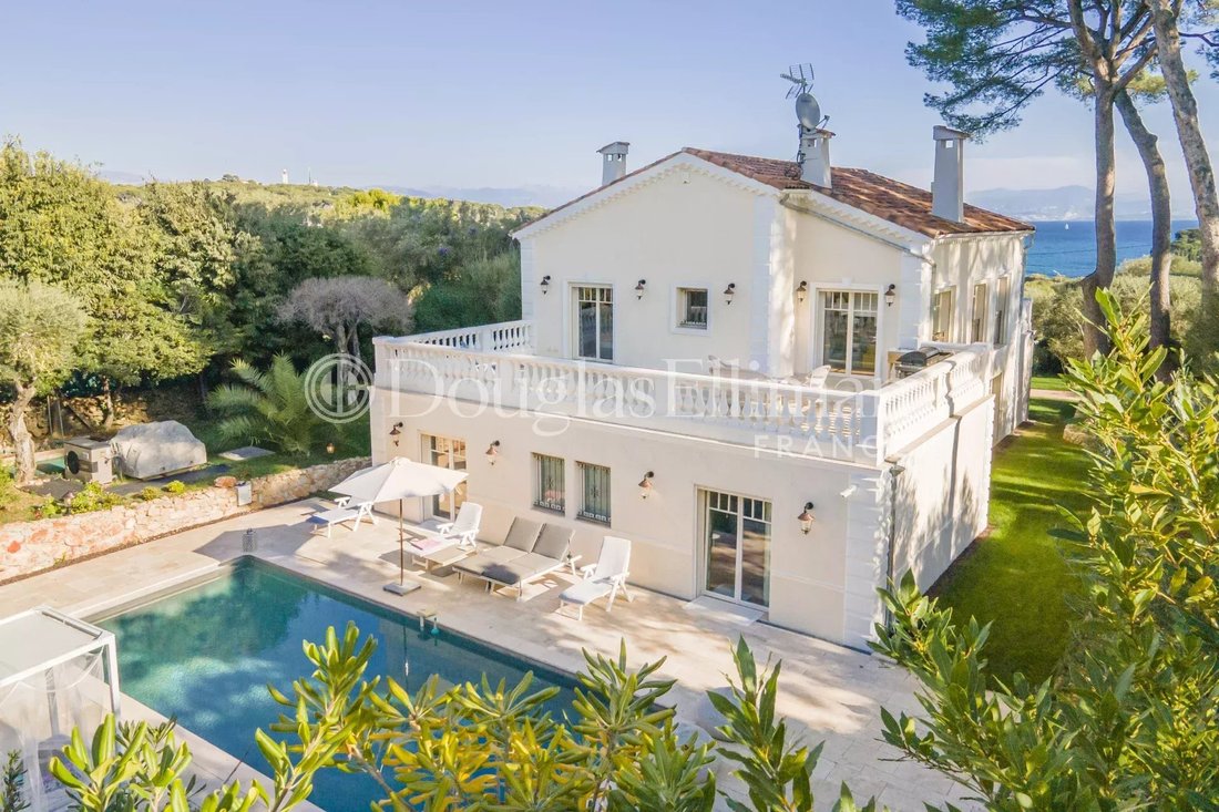 Villa in Antibes, Provence-Alpes-Côte d'Azur, France 1 - 15172260
