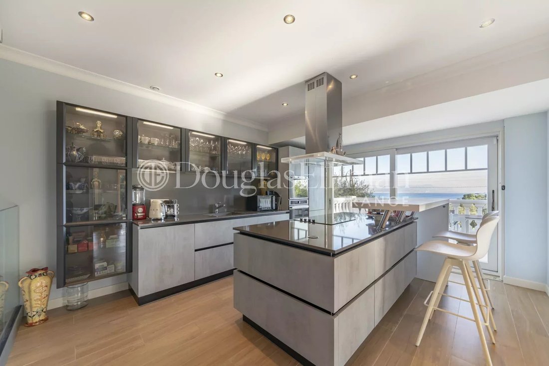 Villa in Antibes, Provence-Alpes-Côte d'Azur, France 5 - 15172260