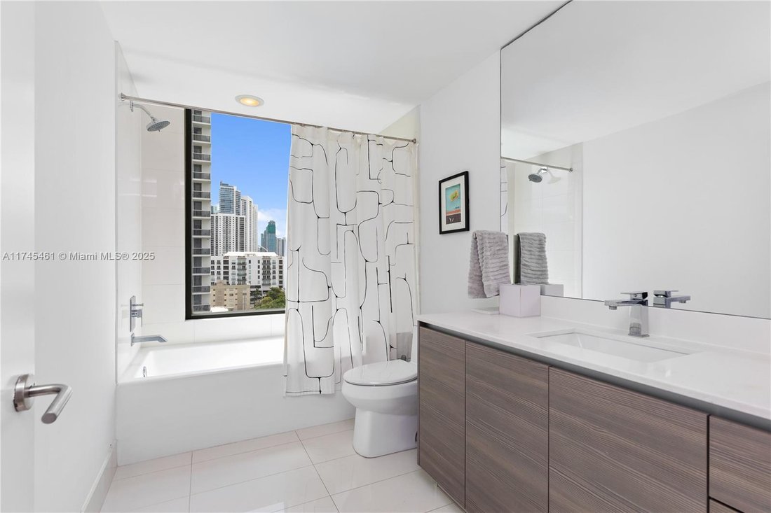 Condo in Miami, Florida, United States 5 - 16499972
