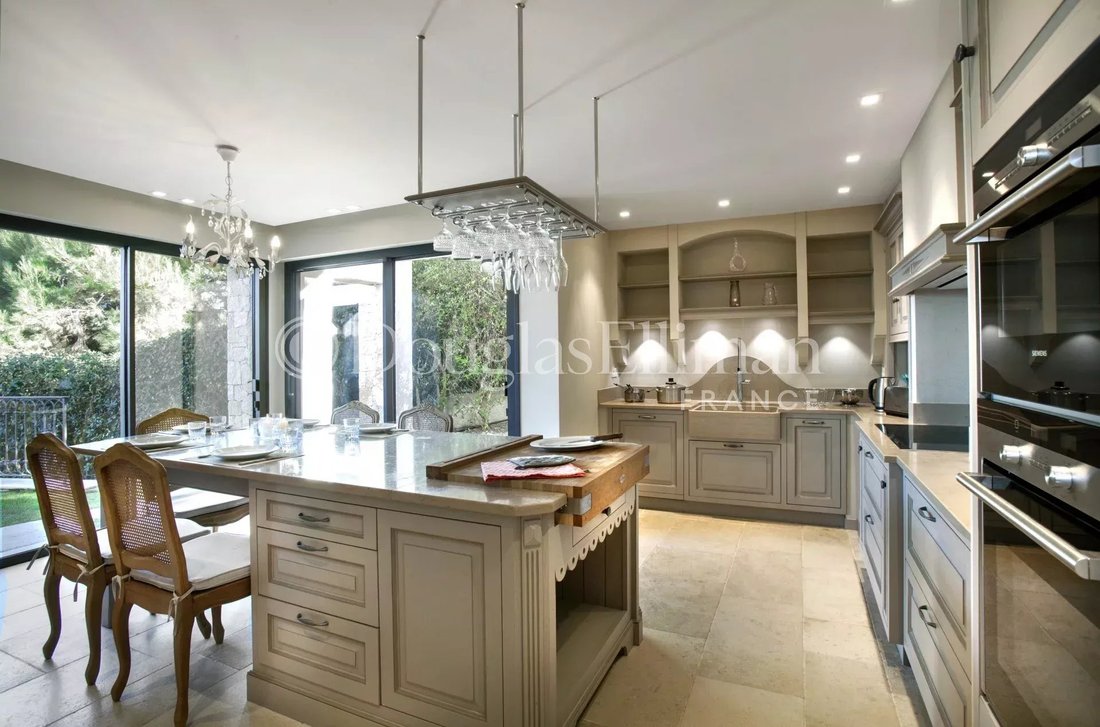 Villa in Antibes, Provence-Alpes-Côte d'Azur, France 3 - 15210322