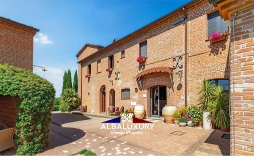 Villa in Castiglione del Lago, Umbria, Italy 1