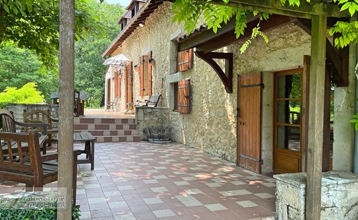 Castle for Sale in Montcaret, Nouvelle-Aquitaine, France