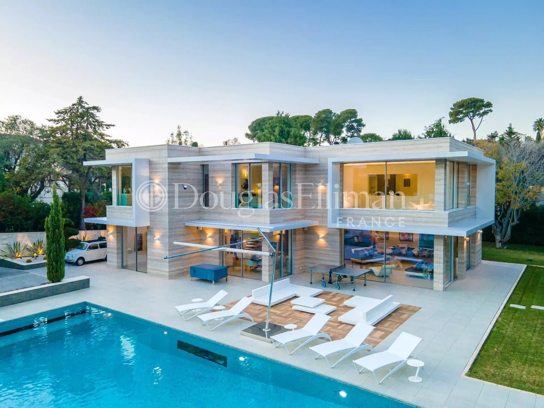 Villa in Antibes, Provence-Alpes-Côte d'Azur, France 1 - 15206201