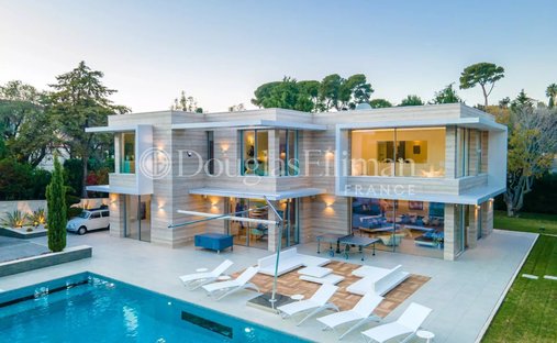 Villa in Antibes, Provence-Alpes-Côte d'Azur, France 1