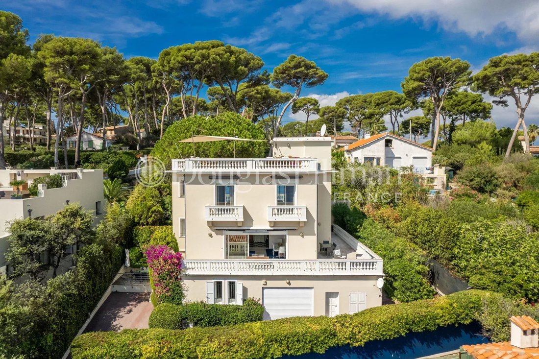 Villa in Antibes, Provence-Alpes-Côte d'Azur, France 1 - 16119367