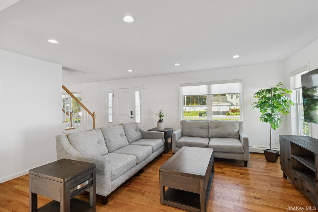 House in Calverton, New York, United States 5 - 16502558